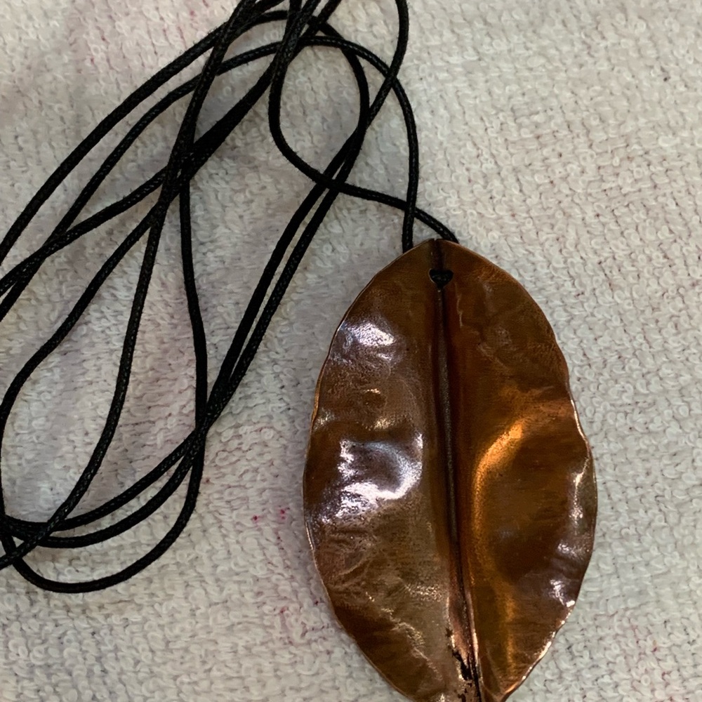 Georgia O’Keefe inspired Copper Leaf Pendant Necklace - Picture 4 of 9